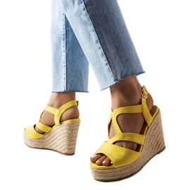 Gelbe Espadrilles mit Keilabsatz von Bois