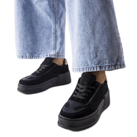 Schwarze Plateau-Sneaker von Fabienne