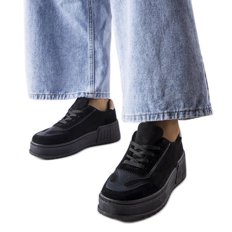 Schwarze Plateau-Sneaker von Fabienne