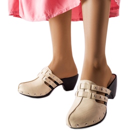 Beigefarbene Clogs von Custer