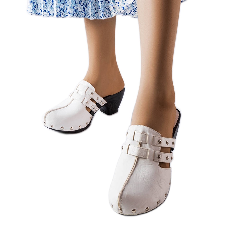 Weiße Clogs von Custer