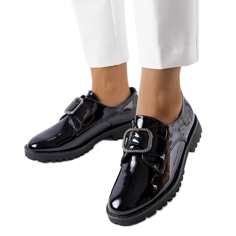 Schwarz lackierte Schuhe mit Jarisile-Schnalle