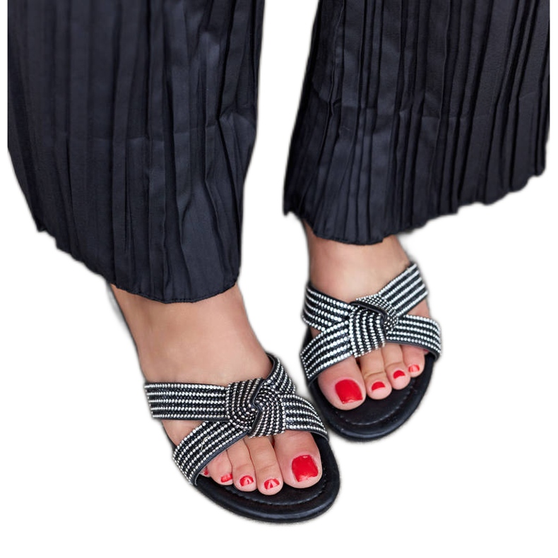Schwarze Flip-Flops, verziert mit Loreto-Zirkonen