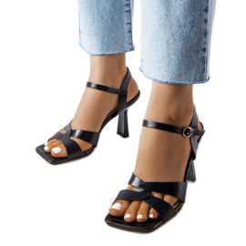 Schwarze Karolina-Sandalen mit hohem Absatz und Gürtel