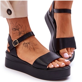 Bequeme Keilsandaletten aus Leder in Schwarz von Tifena