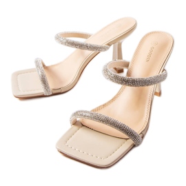 Beigefarbene Sandaletten von Evelina