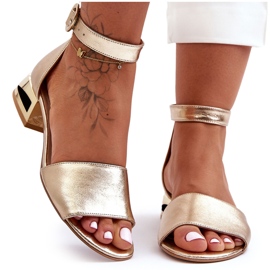 Ledersandalen auf goldenen Absätzen Laura Messi 2143 Gold