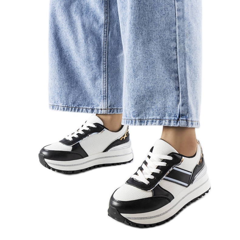 Schwarze Sneaker mit Glitzereinsätzen von Lang weiß