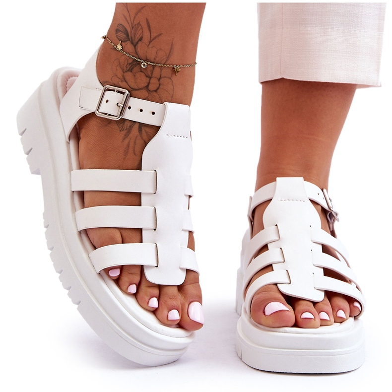 Flache Ledersandalen mit weißen Diosa-Streifen