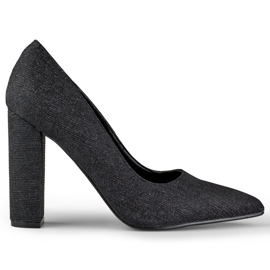 Glänzende schwarze Pumps mit Absatz