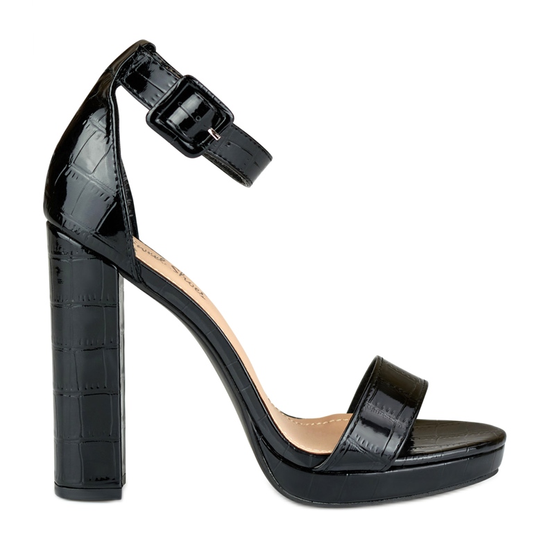 Schwarz lackierte Sandaletten mit hohen Absätzen