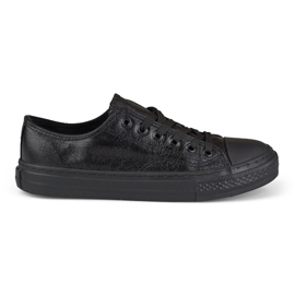 Glänzende schwarze Sneakers mit schwarzer Sohle