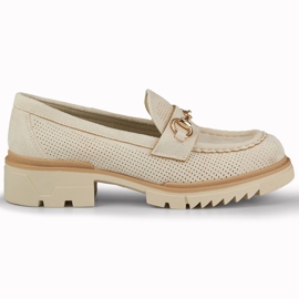 Durchbrochene beige Schuhe mit zarter Verzierung