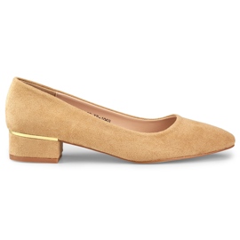 Beigefarbene Pumps mit niedrigem Absatz