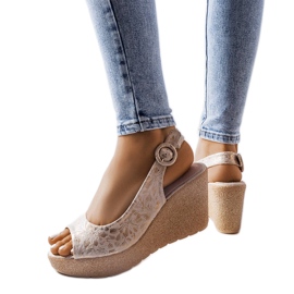 Beige Keilsandaletten von Jarmila