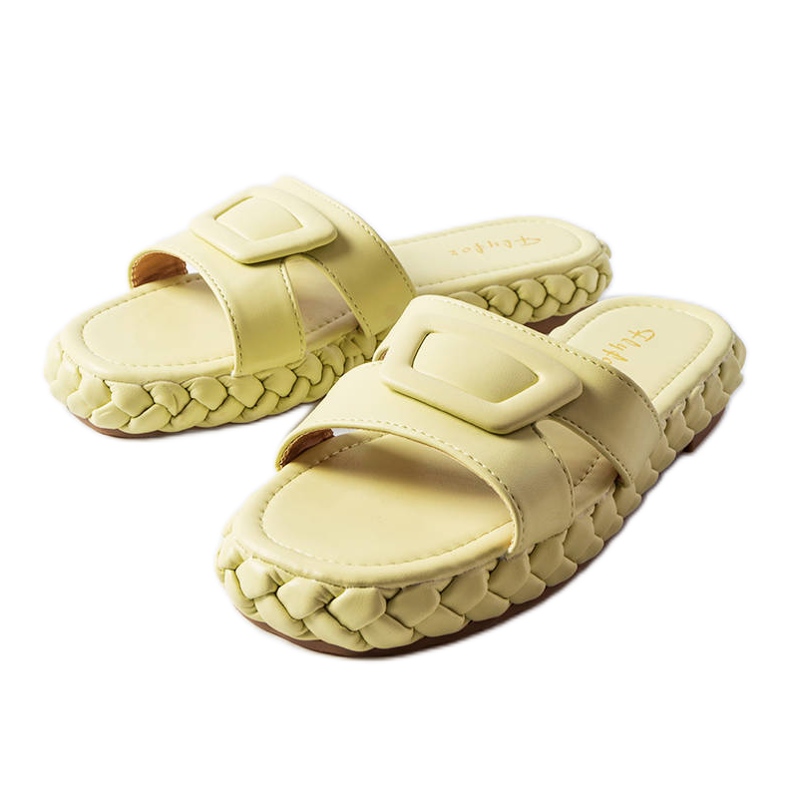 Grüne Hausschuhe auf der Francesco-Plattform