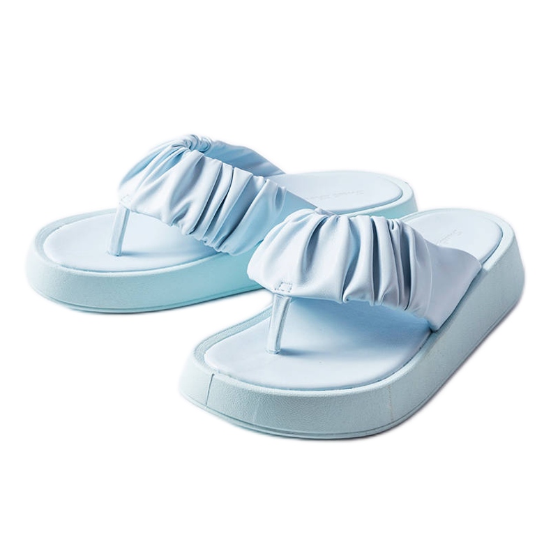 Blaue Flip-Flops mit Rüschen