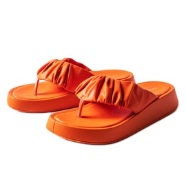 Orangefarbene Flip-Flops mit Rüschen