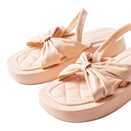 Beigefarbene Plateausandalen von Montagna