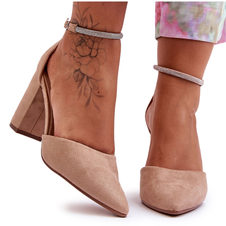 Dunkelbeige Diamant-Wildlederpumps mit Zirkonia