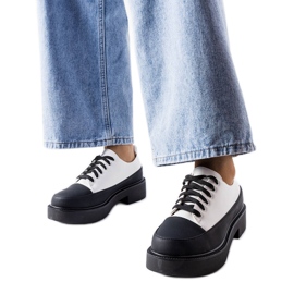 Weiße flache Schuhe von Merico