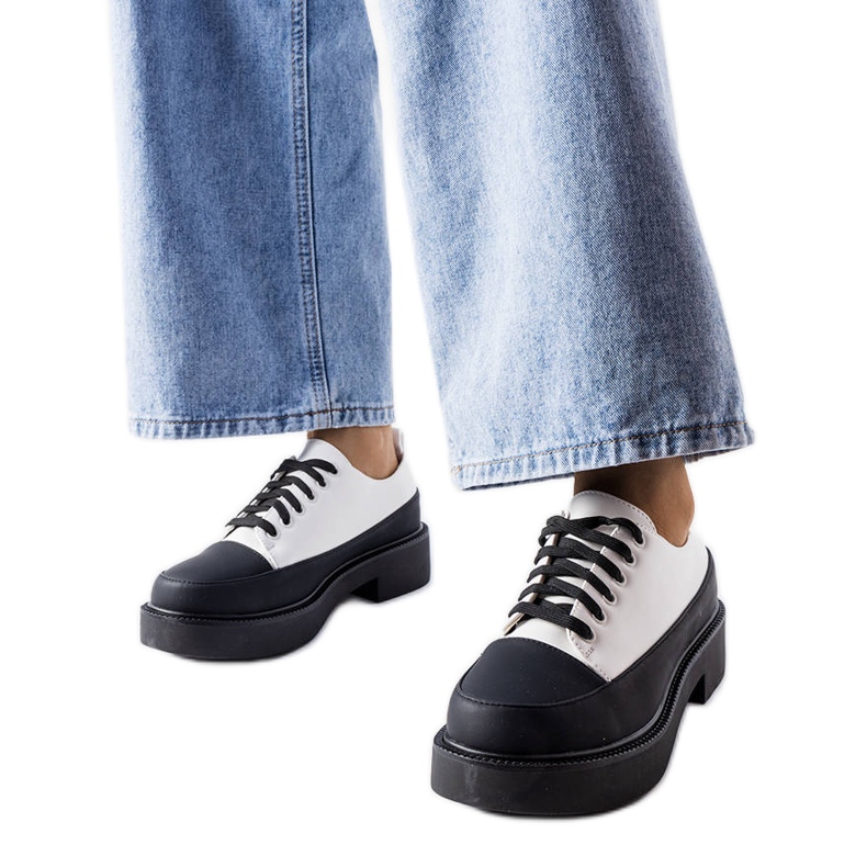 Weiße flache Schuhe von Merico