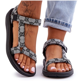 Ultimative schwarz-weiß gemusterte Sportsandalen für Damen