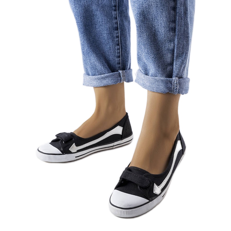 Schwarze Textil-Sneaker von Winifred