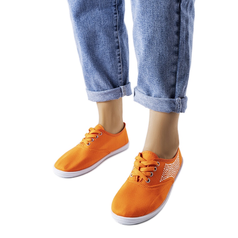 Orangefarbene Sneakers mit Strasssteinen von Godfrey