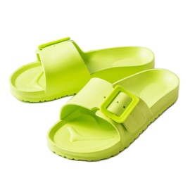 Grüne Gummipantoffeln mit Schnalle von Nelm