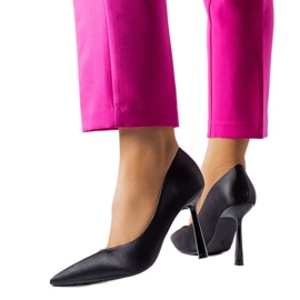 Vinceza Schwarze Pins mit Satin-Finish von Vincez