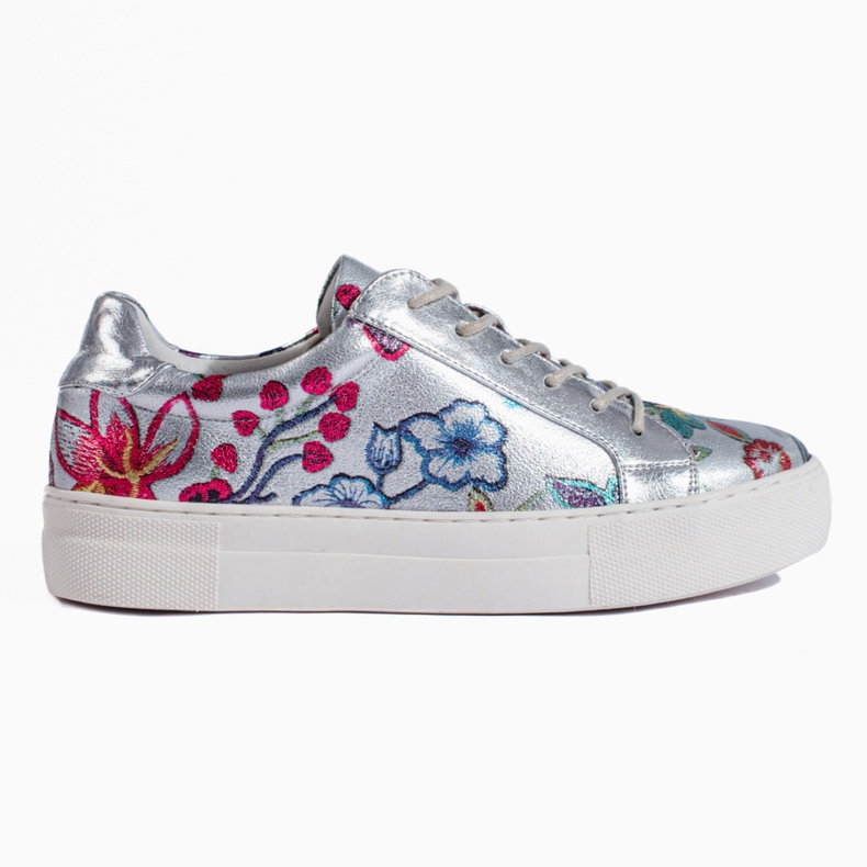 Silberne Sneakers mit Blumenmuster von Shelovet silber-
