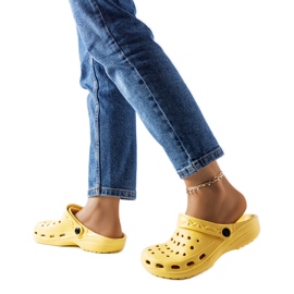 Gelbe geschlossene Hausschuhe aus Schaumstoff von Kleist