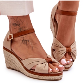 Beigefarbene Keilsandalen von Artista