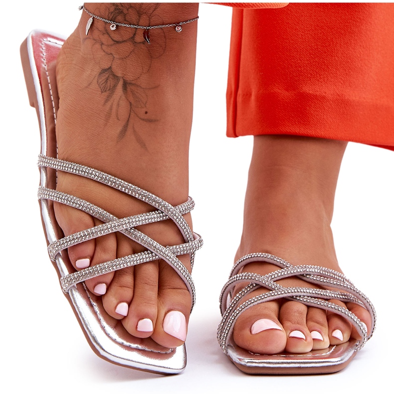 Damenhausschuhe mit Streifen und Strasssteinen Silber Leomi silber-