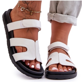 Klassische Damenhausschuhe aus Leder mit Klettverschluss in Weiß von Amedon