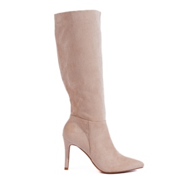 Beige Wildlederstiefel mit Absatz von Shelovet