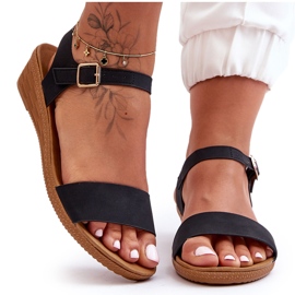 Klassische Sandalen mit niedrigem Keilabsatz in Schwarz von Arya