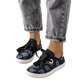 Schwarze Sneakers mit Blumenmuster von Hurstie