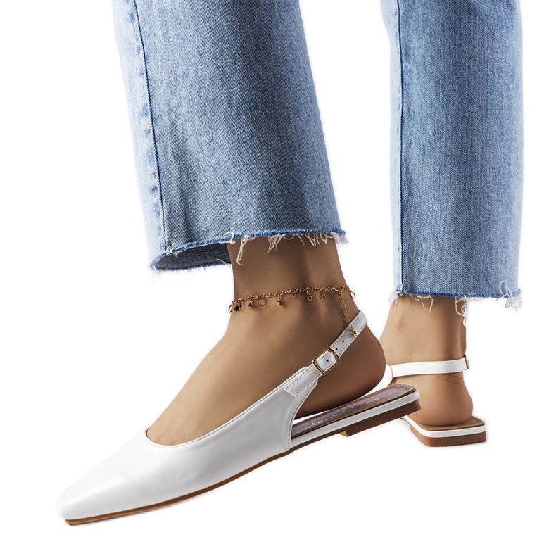 Weiße Sandalen mit geschlossener Zehenpartie von Hazelwood