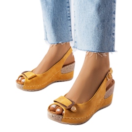 Gelbe Keilsandalen von Laetitia