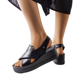 Schwarze Sandalen mit niedrigem Keilabsatz von Adelina