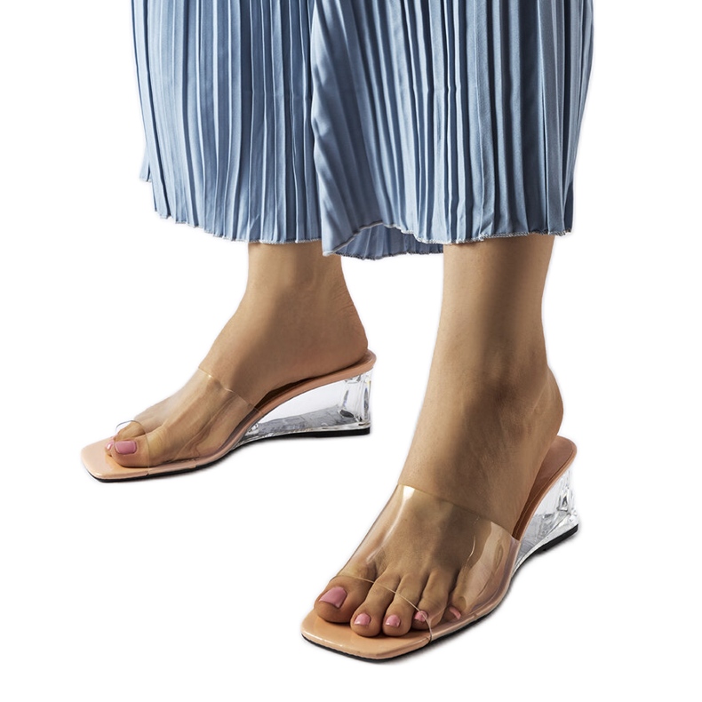 Beige transparente Keilsandaletten von Wyatt