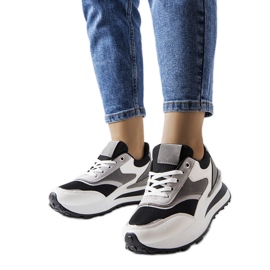 Inna Schwarz-weiße Plateau-Sneaker von Doirons