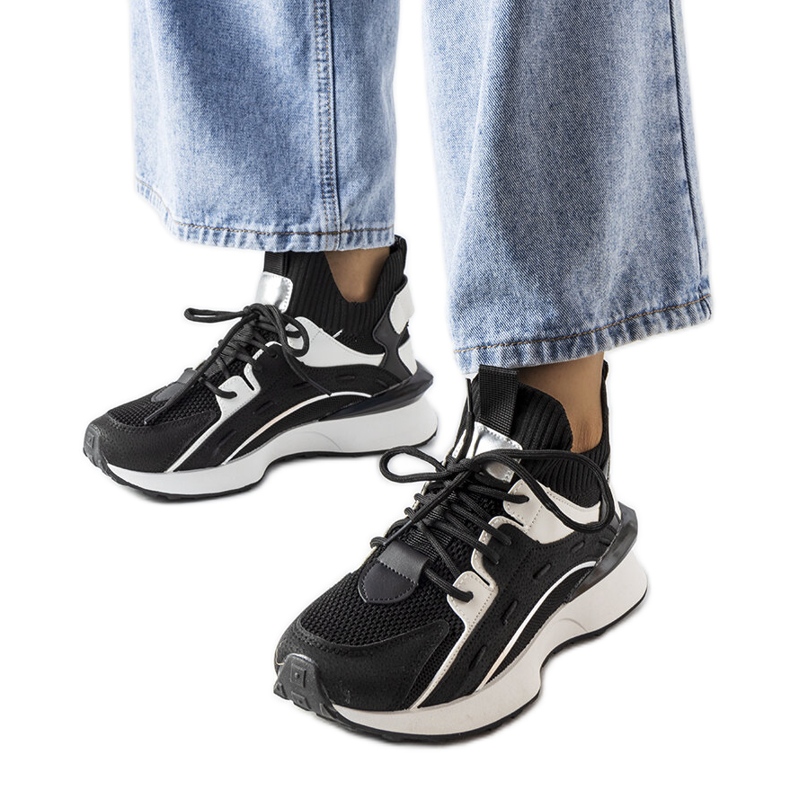 Inna Schwarz-weiße, stylische Sneaker von Begins