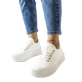 Weiße Sneakers mit dicker Sohle von Wallace