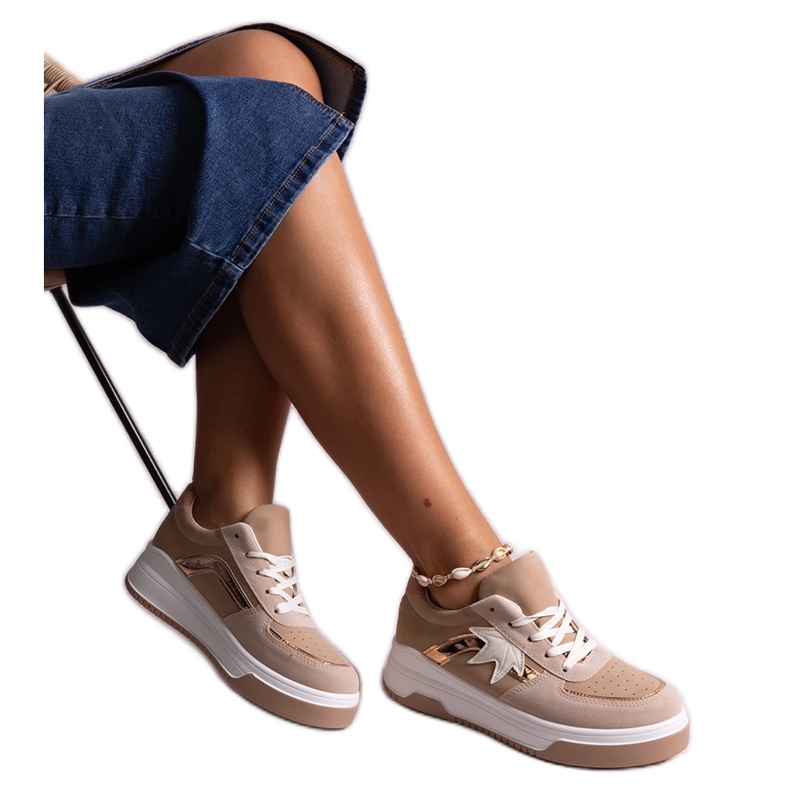 Beigefarbene Sneakers mit Spiegeleinsatz von Kollins