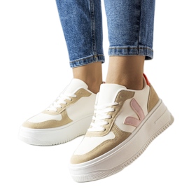 Weiße Sneakers mit rosa Plouffe-Einsatz