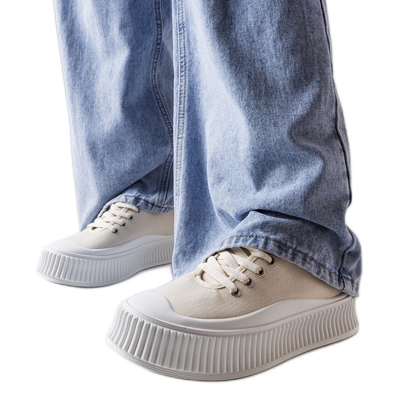 Beigefarbene Sneaker mit klobiger Sohle von Wallace