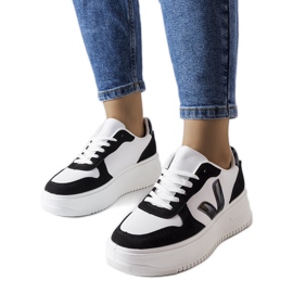 Schwarz-weiße Plateau-Sneaker von Plouffe